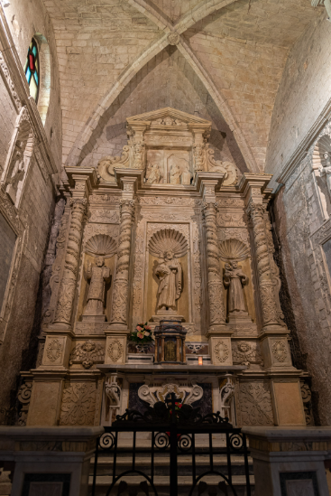 altare santuario di san michele arcangelo